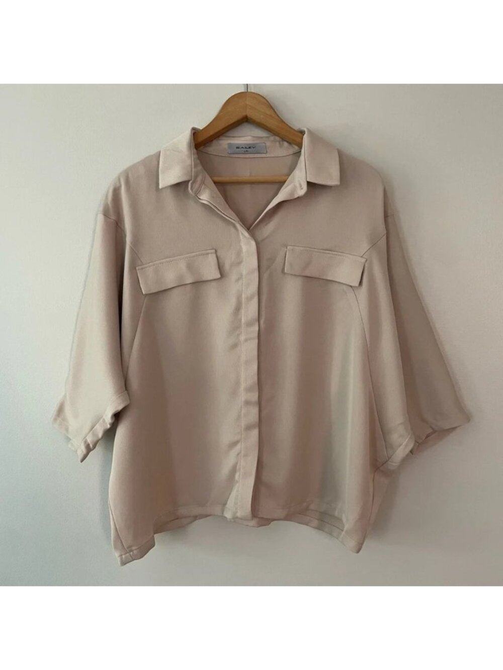 NEW Brian Bailey Beige Satin Blouse Top Size Large - Picture 2 of 6